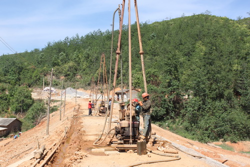 安寧市水務(wù)局到我司水工部監(jiān)理的八街四水庫視察