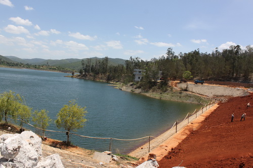 安寧市水務(wù)局到我司水工部監(jiān)理的八街四水庫視察