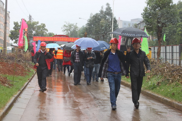 320國(guó)道安寧城區(qū)金方路口至湖東路口段改造工程開(kāi)工