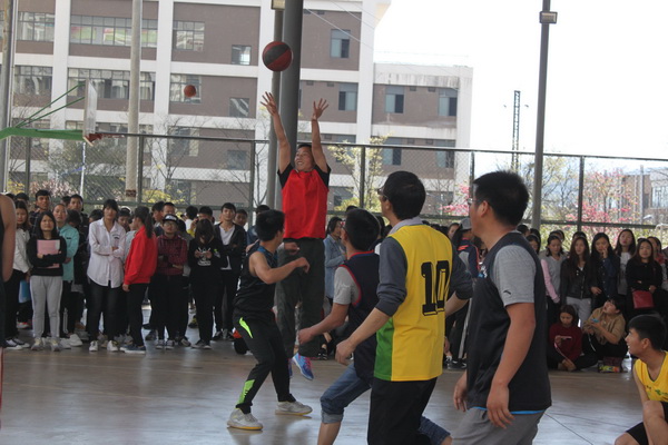公司與藍焰燃氣有限公司舉行籃球聯(lián)誼賽