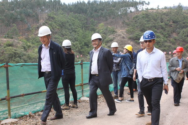 昆明市水務(wù)系統(tǒng)2017年度安全生產(chǎn)學(xué)習(xí)團(tuán)隊(duì)到我司監(jiān)理的小營(yíng)水庫(kù)擴(kuò)建項(xiàng)目參觀