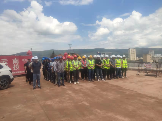 我公司參加由建設(shè)單位組織的安全生產(chǎn)標準化工地觀摩活動